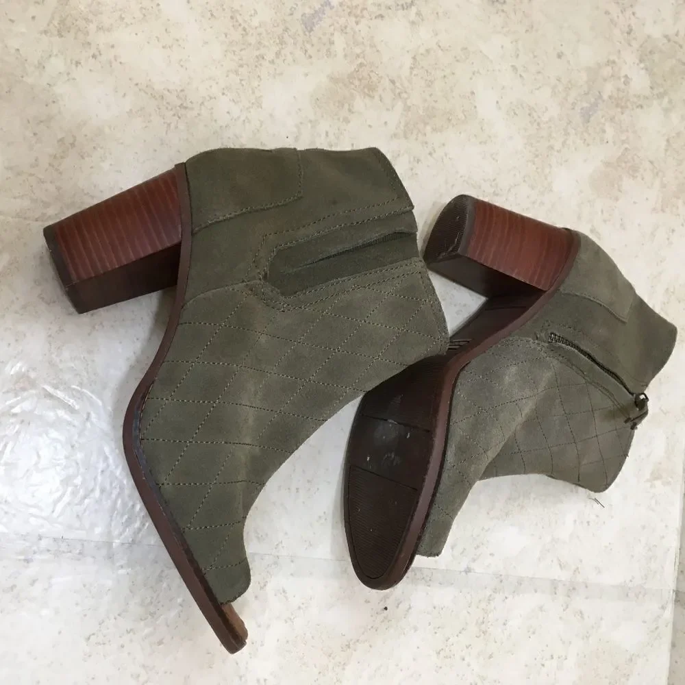 TOMS MAJORCA SUEDE PEEP TOE ANKLE BOOTS IN GREEN‎